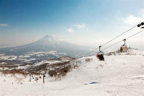 niseko japan skiing.